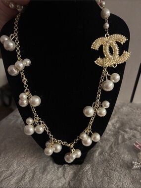 Very long Gold Pearl Cluster Necklace with Interlocking Logo Accent